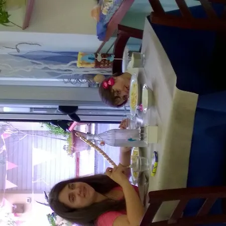 מלון Laura 2*