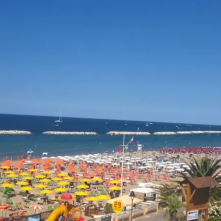 Hotel Laura 2*