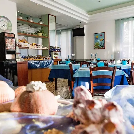 Laura Hotel 2*