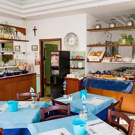 Laura Hotel 2*