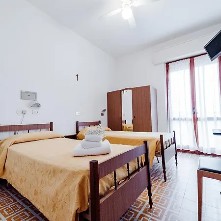 Laura Hotel 2*