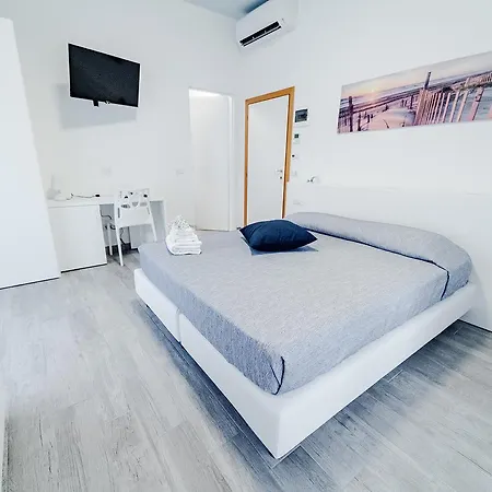 Laura Hotel