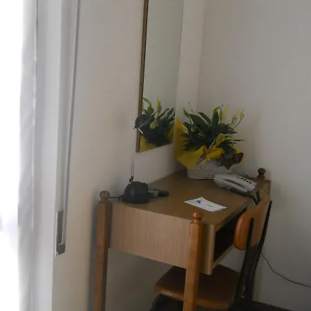 Laura Hotel 2*