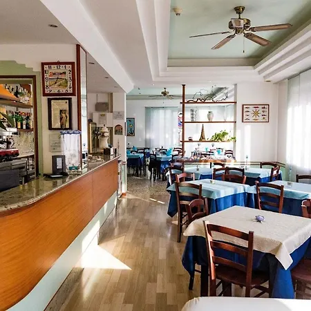 Laura Hotel 2*