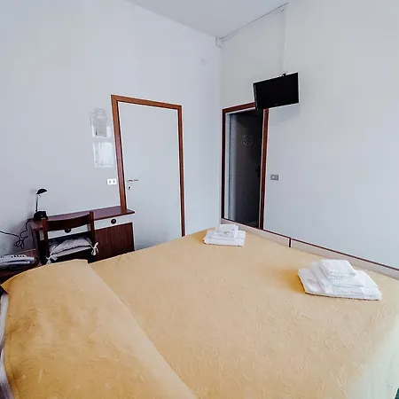 Laura Hotel